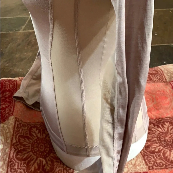 Lululemon catch me air jacket (RARE) - Picture 3 of 9